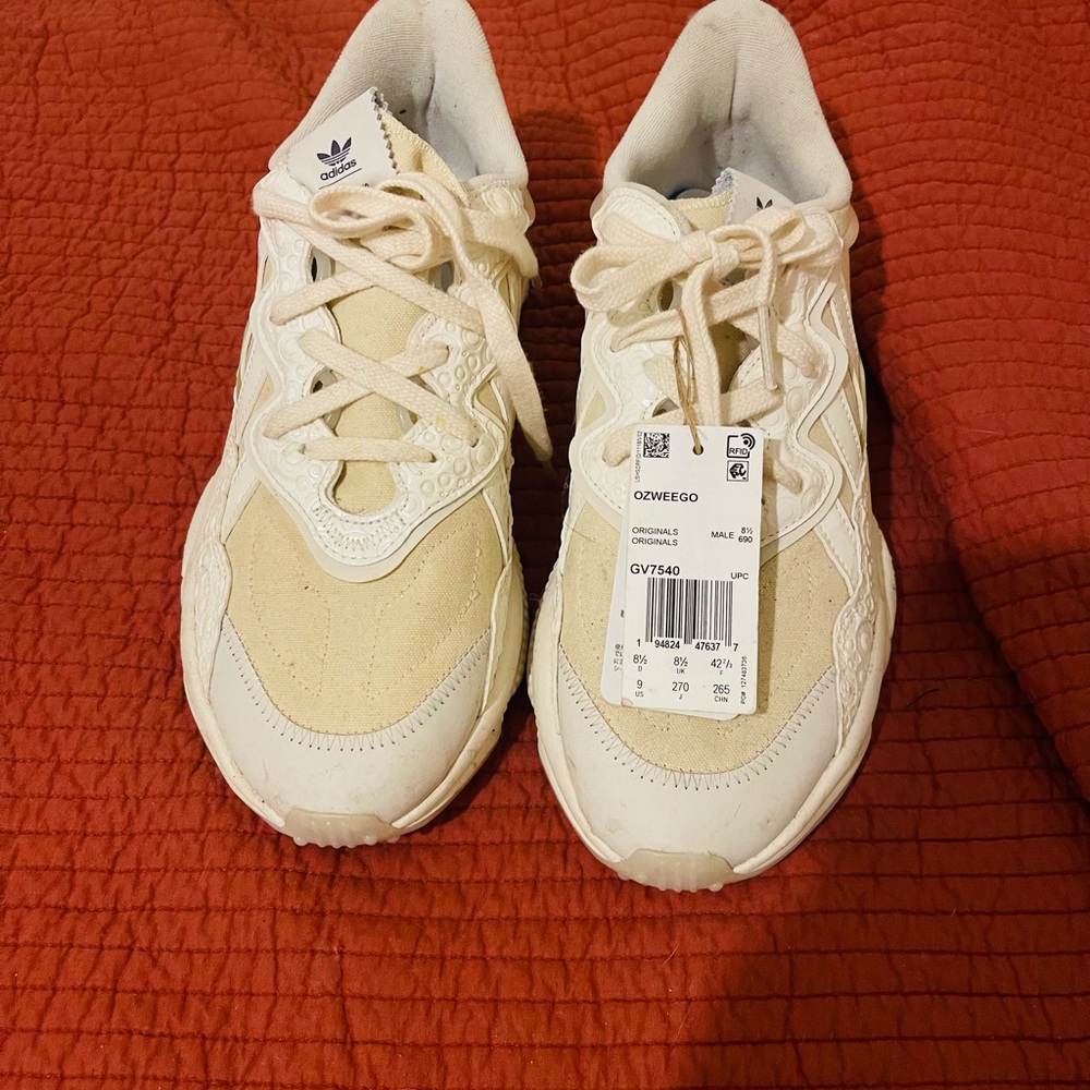Very cute shoes but when I tried them on they did it fit so I am selling them!